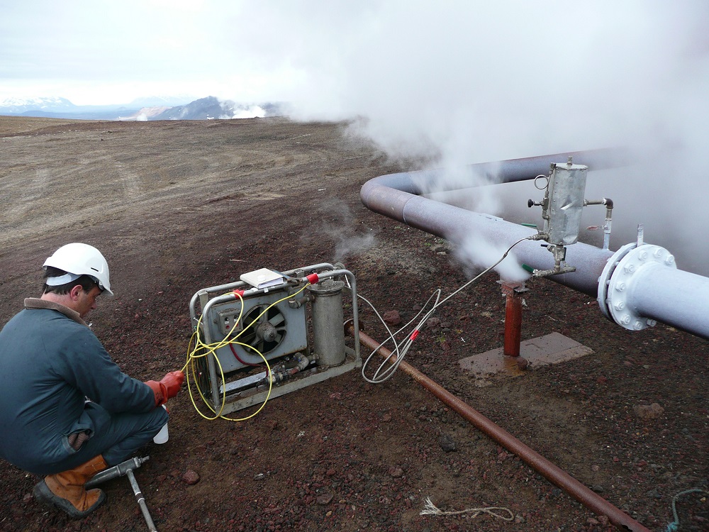 Réalisation de tests de traçage chimique sur le champs géothermique de Krafla (Islande, 2007) - crédit BRGM-77e1c51d